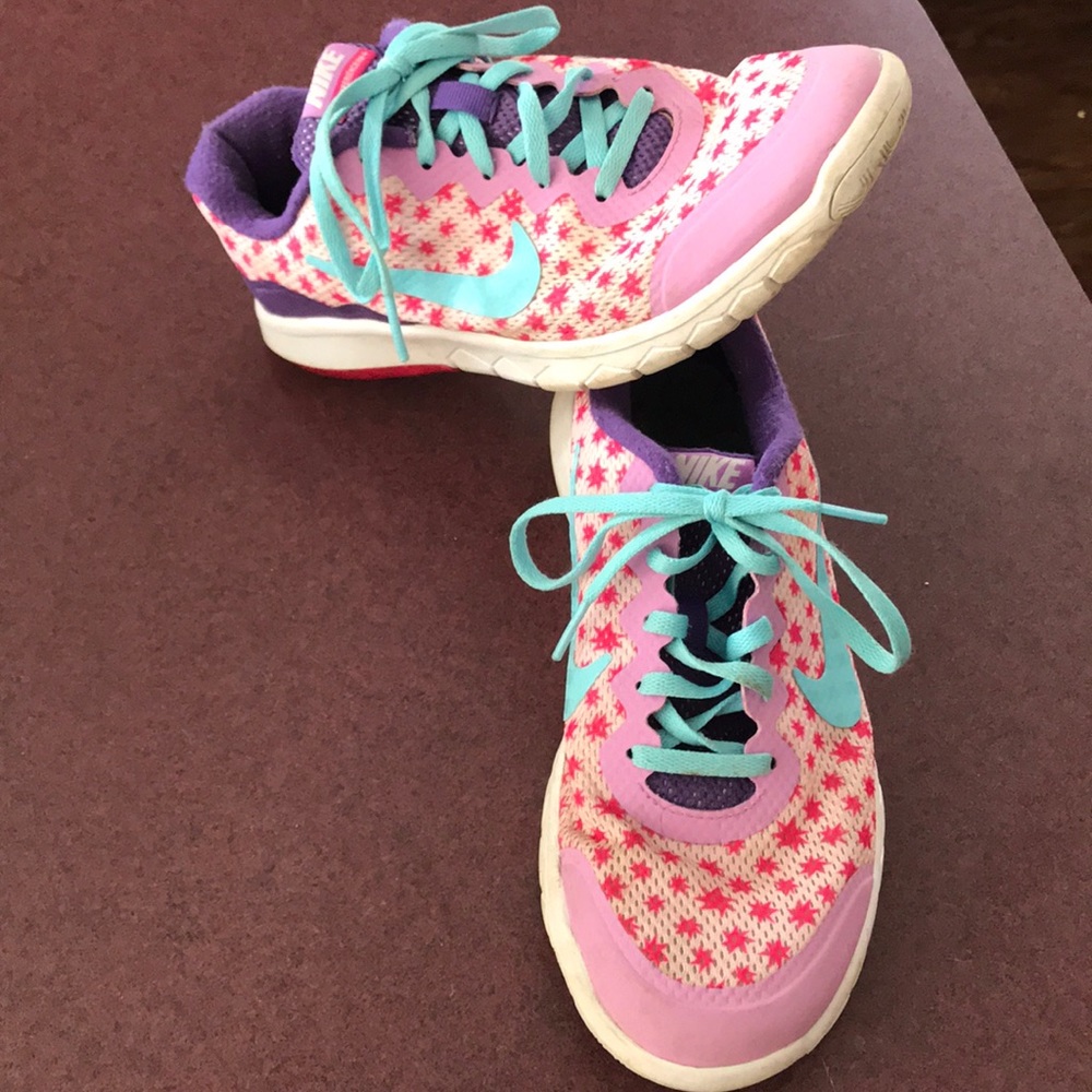 Nike tennis shoes